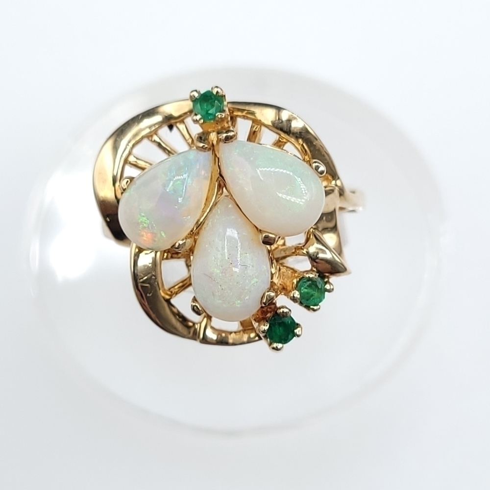 AUSTRALIAN opal and emerald accent ring 10k yellow gold - Picture 5 of 15